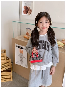 Mini leopard print shell bag for girls with red leather base and gold chain strap