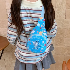 Sac de poitrine bleu pour enfants avec motif requin et bandoulière ajustable