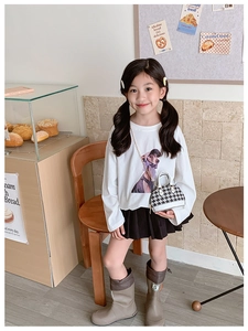 Mini borsa a tracolla pied-de-poule per bambina con maglietta e gonna a pieghe nera