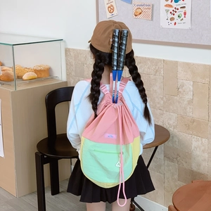 Sac à dos à cordon bicolore pour enfant en rose et vert avec poche pour raquette