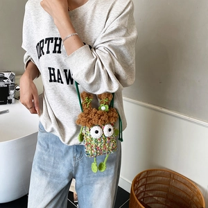 Sac bandoulière monstre en crochet fait main avec texture colorée et yeux 3D