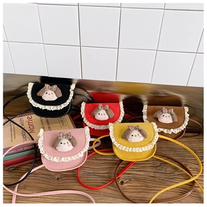 Cinque mini borse a tracolla colorate con finiture in pizzo e decorazione a forma di cane