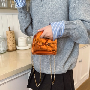 Sac à main pour fille en cuir verni orange avec nœud et bandoulière en chaîne