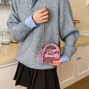 Mini sac fille en cuir verni rose métallisé avec joli nœud et chaîne dorée