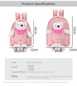 Confronto dimensioni tra zaino orso rosa piccolo e grande con misure dettagliate