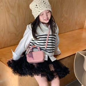Mini borsa rosa per bambina con manico a foulard e tracolla sottile alla moda