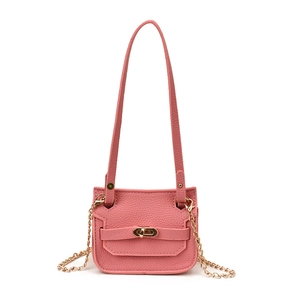 Mini sac bandoulière rose pour filles en cuir grainé avec chaîne en métal dorée