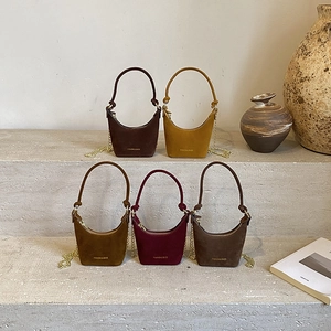 Mini Sac À Bandoulière Demi-Lune Pour Filles Sac À Main En Suède PU Mat Avec Chaîne Dorée Sacoche Tendance Pour Enfants