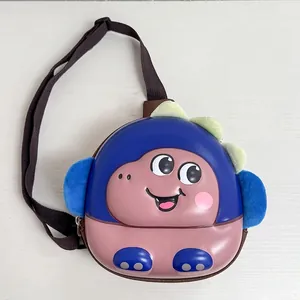 Détail du sac de poitrine dinosaure pour enfants avec bandoulière réglable marron