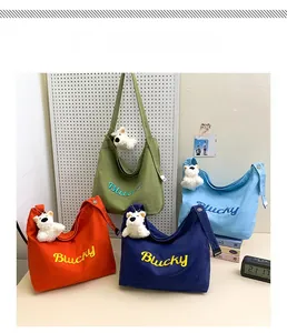 Sacs hobo en toile de quatre couleurs avec broderie Blucky et charms chien en peluche