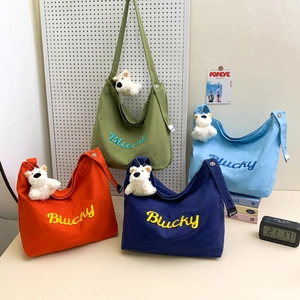 Sac À Bandoulière En Toile Pour Enfants Grande Capacité Broderie De Lettres Avec Pendentif Ours En Peluche Streetwear