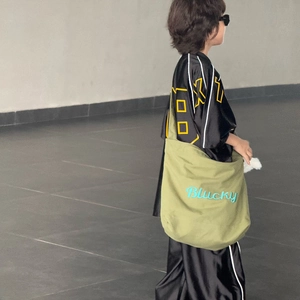 Sac bandoulière enfant vert olive en toile avec broderie Blucky et grande capacité