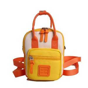 Mini zaino per bambini multicolore con spallacci regolabili in arancione e giallo