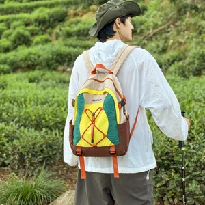 Mochila de senderismo de gran capacidad con diseño de bloques de color para exterior
