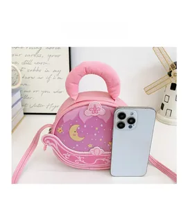 Rosa Prinzessin Handtasche für Mädchen im Mond-Design mit Smartphone-Größenvergleich