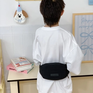 Marsupio nero per bambini in nylon con patch logo per sport e attività casual all'aperto