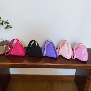 Kinder Dreieck Herz Gesteppte Handtasche Mini Umhängetasche Einfarbig Stoff Mode Handgelenktasche Münzbörse Mädchen