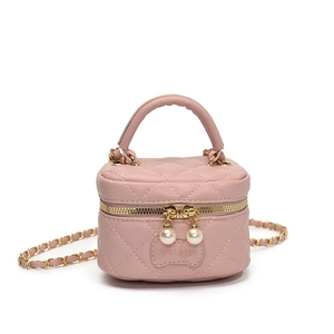 Mini sac à bandoulière rose matelassé pour enfants avec perles et chaîne dorée