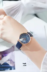 Orologio elegante da donna con cinturino in pelle blu e quadrante con strass oro rosa