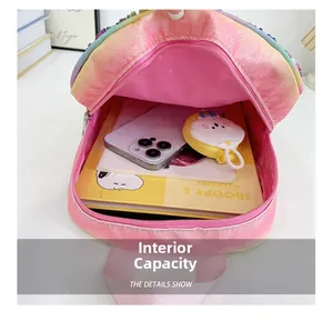 Innenansicht des rosa Pailletten-Rucksacks für Kinder mit buntem Regenbogeneffekt