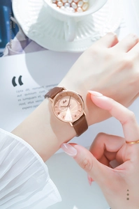 Orologio donna elegante con cinturino in pelle marrone e quadrante oro rosa di lusso
