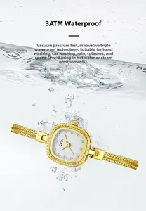Vue détaillée de la montre GEDI en maille dorée sous l'eau montrant l'étanchéité de 3ATM
