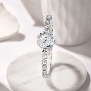 Montre Quartz Femme Bracelet Alliage Argenté Strass Cadran Nacre Élégante Mode Montre Bracelet Résistante À L'eau
