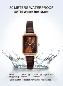 Makroaufnahme der 30M Wasserdichtigkeit einer Vintage-Quarzuhr mit braunem Lederarmband