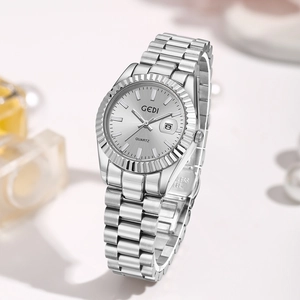 Montre à quartz luxe GEDI avec lunette cannelée et bracelet en acier inoxydable