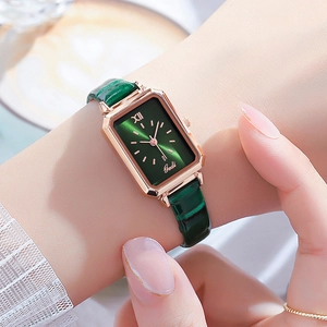 Elegante rechteckige Damenuhr in Roségold mit grünem Zifferblatt und Lederarmband