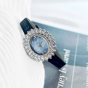Montre Quartz Femme Elégante Boîtier Strass Tournesol Cadran Nacre Ovale Bracelet Cuir Cadeau Mode Luxe