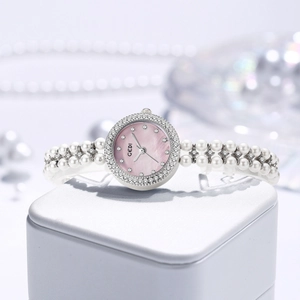 Montre de luxe GEDI pour femme avec cadran nacré rose et bracelet en perles blanches
