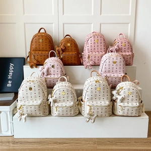 Tre zaini con stampa classica di orsi nei colori marrone, rosa e beige in varie misure