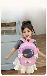 Zaino rosa da astronauta per bambini con mani 3D e dettaglio della finestra del casco