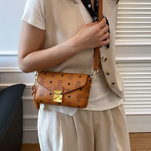 Sac bandoulière enveloppe marron avec imprimé chat mignon et bandoulière dorée réglable