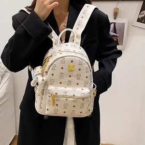 Zaino carino in pelle color crema con stampa orsetto e cerniere dorate per il lavoro donna