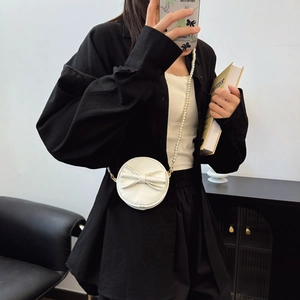 Petit sac rond blanc pour fille avec nœud mignon et bandoulière en perles élégante