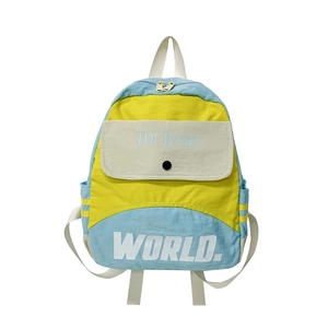 Kinderrucksack im Color-Block-Design mit gelben und blauen Panels und modernem Aufdruck