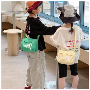 Borsa a tracolla per bambini con tracolla regolabile e stampa di lettere eleganti