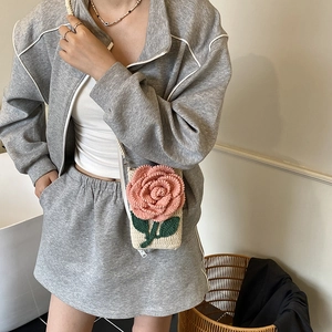 Sac à bandoulière tournesol tissé main avec rose au crochet rose pour style d'été