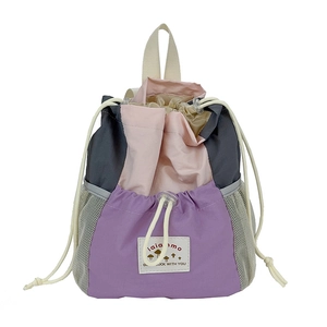 Zaino da donna con coulisse bicolore in patchwork viola e rosa con tasche laterali a rete