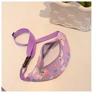 Détail de la banane licorne violette avec compartiment intérieur en filet et sangle réglable