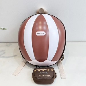 Détail du sac à dos créatif 3D montgolfière avec panier suspendu et slogan