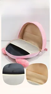 Vue intérieure du sac à dos rose pour enfant avec compartiment principal et filet