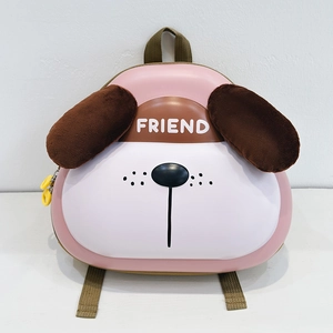 Vue détaillée du sac à dos enfant rose motif chiot avec oreilles en peluche et coque rigide