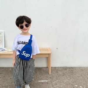 Marsupio blu per bambini con stampa di lettere bianche per uno stile streetwear