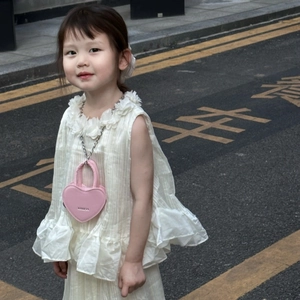 Mini sac à bandoulière rose en forme de cœur avec chaîne en métal pour enfant