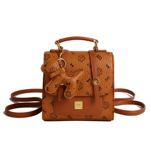 Sac à dos marron style collège britannique avec imprimé chat et pendentif chiot