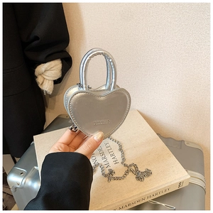 Mini sac argenté en forme de cœur pour enfants avec chaîne en métal et poignée haute
