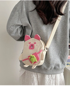 Sac bandoulière Capybara mignon avec oreilles roses et breloque tortue en peluche